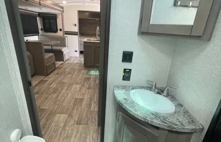 rv rental lake tawakoni bathroom 2